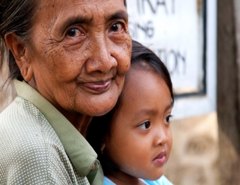Indonesia : Grandmother with her Granddaughter